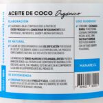 Etiqueta trasera del Aceite de Coco Orgánico Manare Extra Virgen RAW, explicando su elaboración a bajas temperaturas para conservar nutrientes, sabor y aroma naturales. Describe su solidificación y variaciones de color como naturales. Incluye uso sugerido (1 cucharada diaria, cocinar a temperaturas medias-altas, saltear, hornear) y consejos de conservación.